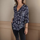 Camisa Maitê™ em Viscose Floral com Bolso Brilhante em Strass