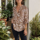 Camisa Maitê™ em Viscose Floral com Bolso Brilhante em Strass